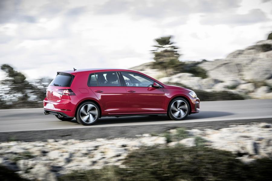  Volkswagen Golf GTI 5-Door 2017 года  (WW) (фото 13 из 19)
